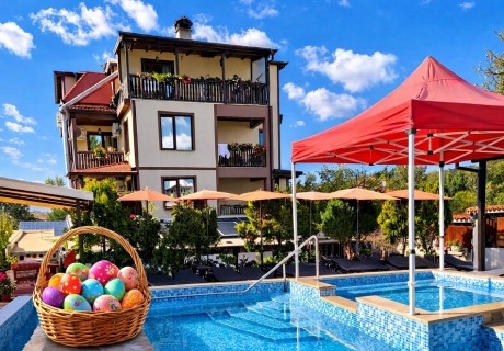 Великден в Стрелча с минерална вода: 3 нощувки на човек със закуски и вечери, едната празнична с програма и DJ + минерален басейн, сауна и джакузи в Митьовата къща