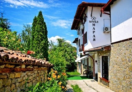 Почивка в Арбанаси: Нощувка на човек в хотел Марая