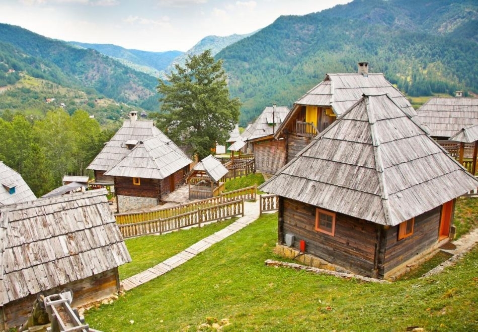 Екскурзия до Чачак и фестивала в Гуча, Сърбия: Автобусен транспорт + 2 нощувки на човек със закуски