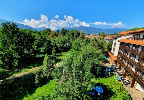 Релакс в Банско през март и април: Нощувка за двама със закуска + отопляем басейн и релакс пакет от Хотел Орфей****