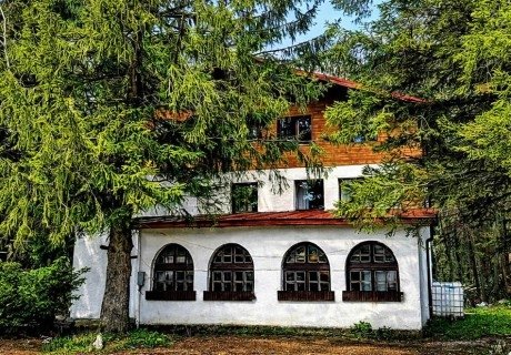 Почивка край Габрово: Нощувка за 23 човека и ползване на механа, кухненски кът, пещ и барбекю от къща за гости Исполин, местност Узана