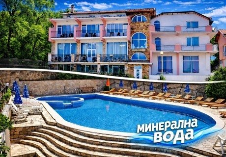 Заповядайте в Огняново на цени от 25 EUR/ 48.90 лв. на човек: Изберете нощувка със закуска + възможност за вечеря + минерален басейн в комплекс Черния кос