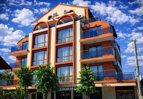 От 18.06 до 14.07 на море в Приморско: Нощувка на човек със закуска и вечеря + 1 час разходка с ЯХТА от хотел Примавера 2