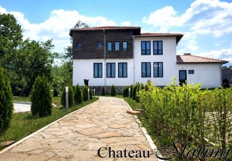 Почивка до Вършец: Нощувка на човек със закуска и вечеря от хотел Шато Слатина***