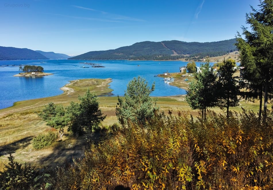 Екскурзия до Бачковски манастир, Широка Лъка, Пампорово: Автобусен транспорт + 1 нощувка на човек със закуска и вечеря и транспорт до Дяволското гърло и Ягодинска пещера!