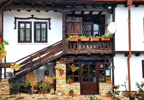 Почивка край Габрово: Нощувка за 6, 8 или 10 човека и ползване на механа от Балканджийска къща, с. Живко