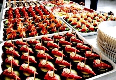 Вземете 100 бр. солени хапки и италиански тарталети и ПОДАРЪК плато гофрети от Мечо Фууд Кетъринг