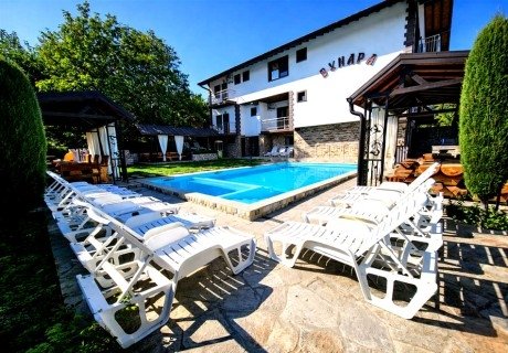 Почивка край Пловдив: Нощувка на човек със закуска и възможност за вечеря + релакс зона от Семеен хотел Бунара, с. Брестник