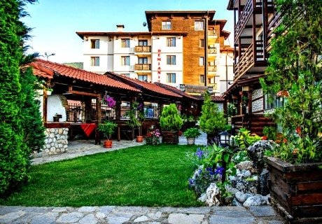 От юли в Банско: Нощувка на човек и възможност за закуска и вечеря + парна баня и сауна от хотел Думанов