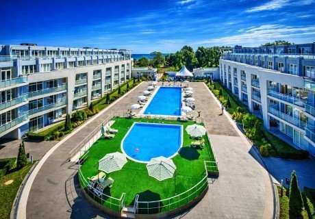 01.06-30.06 на море в Черноморец: Нощувка на човек със закуска и вечеря в Комплекс Блек Сий Стар, къмпинг Градина