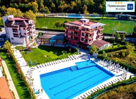 През юни в Огняново: Нощувка на човек със закуска и вечеря + 2 минерални басейна и релакс зона от хотел Елеганс***