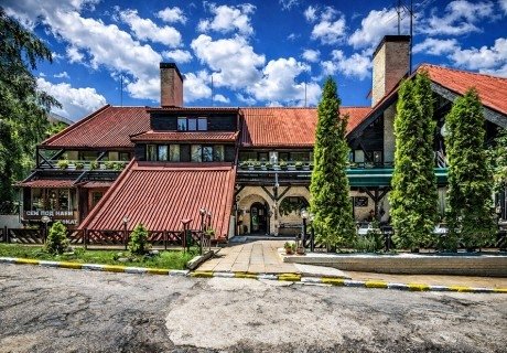 Почивка в Боровец: Нощувка на човек със закуска + горещо външно джакузи и релакс зона в хотел Бреза***. Дете до 12г. - БЕЗПЛАТНО!