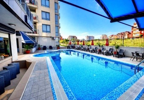 Почивка в Приморско: Нощувка на човек + басейн и безплатен паркинг от къща за гости АСК