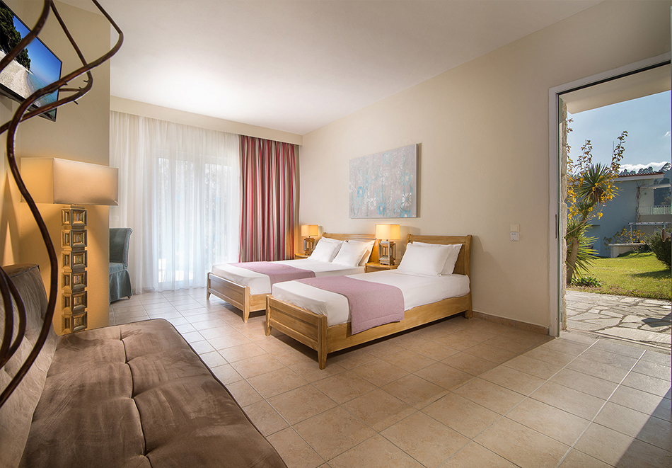 Ранни записвания в Криопиги, Касандра, Гърция: Нощувка за двама + две деца със закуска в апартамент в Alkion Hotel****, снимка 8