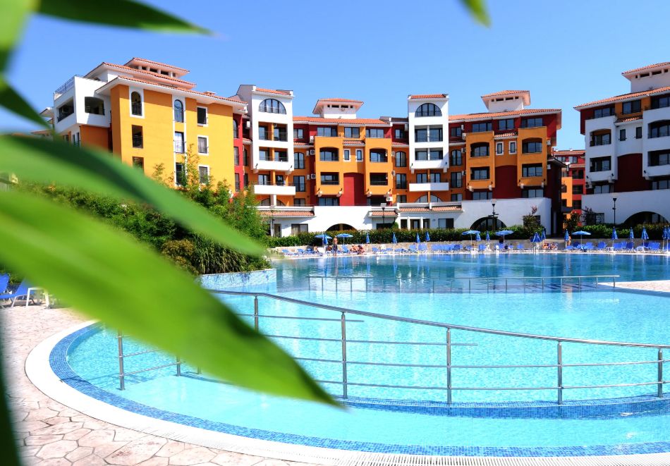 През Май и Юни на 1-ва линия в Ахелой! Нощувка със закуска 2-ма, 3-ма или 4-ма + басейн във ваканционно селище Марина Кейп. Дете до 12г. - безплатно, снимка 5