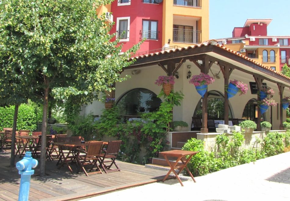 През Май и Юни на 1-ва линия в Ахелой! Нощувка със закуска 2-ма, 3-ма или 4-ма + басейн във ваканционно селище Марина Кейп. Дете до 12г. - безплатно, снимка 25