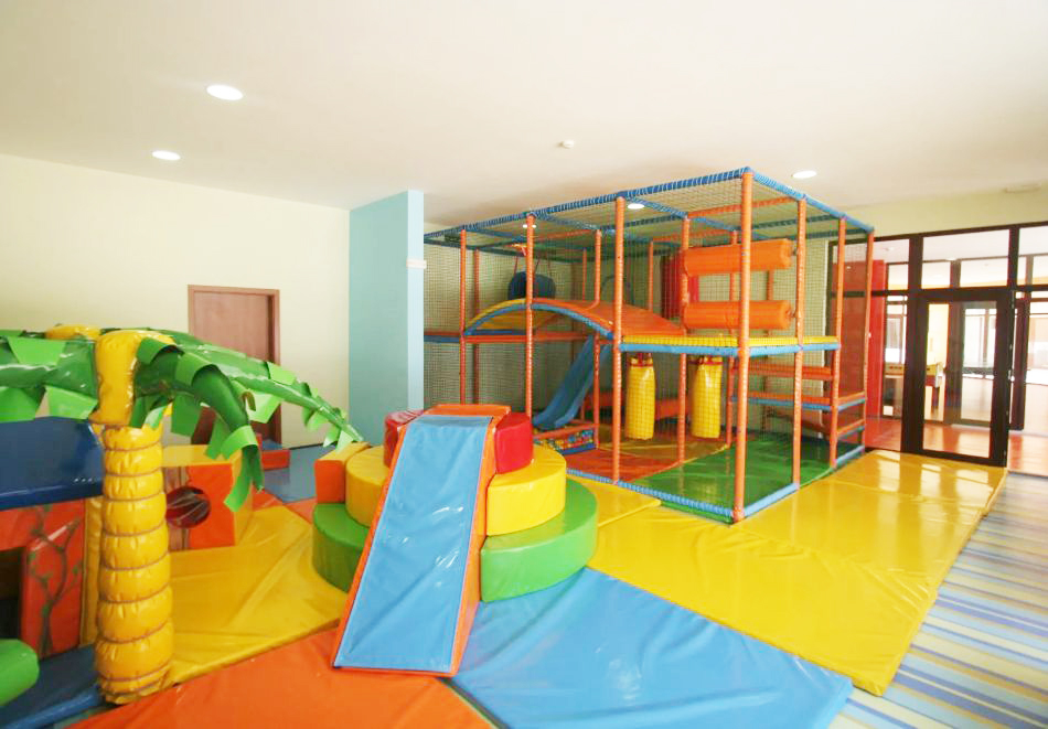 През Май и Юни на 1-ва линия в Ахелой! Нощувка със закуска 2-ма, 3-ма или 4-ма + басейн във ваканционно селище Марина Кейп. Дете до 12г. - безплатно, снимка 29