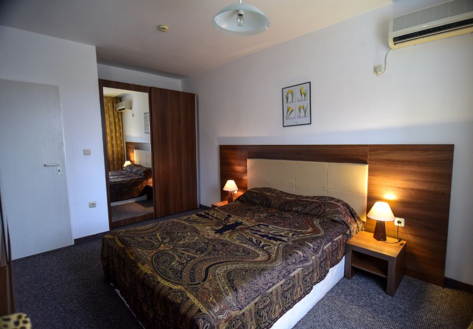 През Май и Юни на 1-ва линия в Ахелой! Нощувка със закуска 2-ма, 3-ма или 4-ма + басейн във ваканционно селище Марина Кейп. Дете до 12г. - безплатно, снимка 21