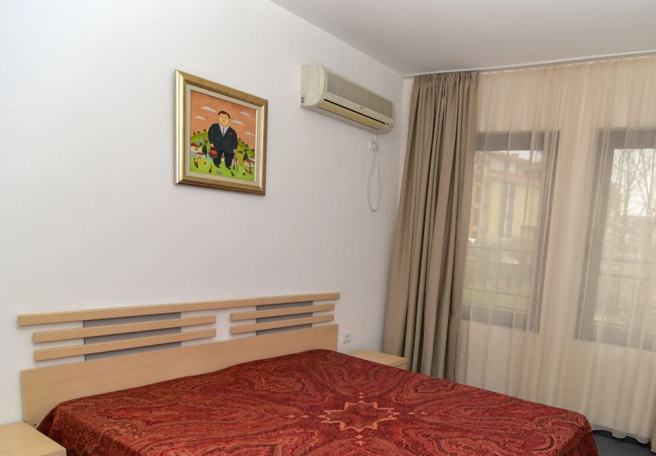 През Май и Юни на 1-ва линия в Ахелой! Нощувка със закуска 2-ма, 3-ма или 4-ма + басейн във ваканционно селище Марина Кейп. Дете до 12г. - безплатно, снимка 20