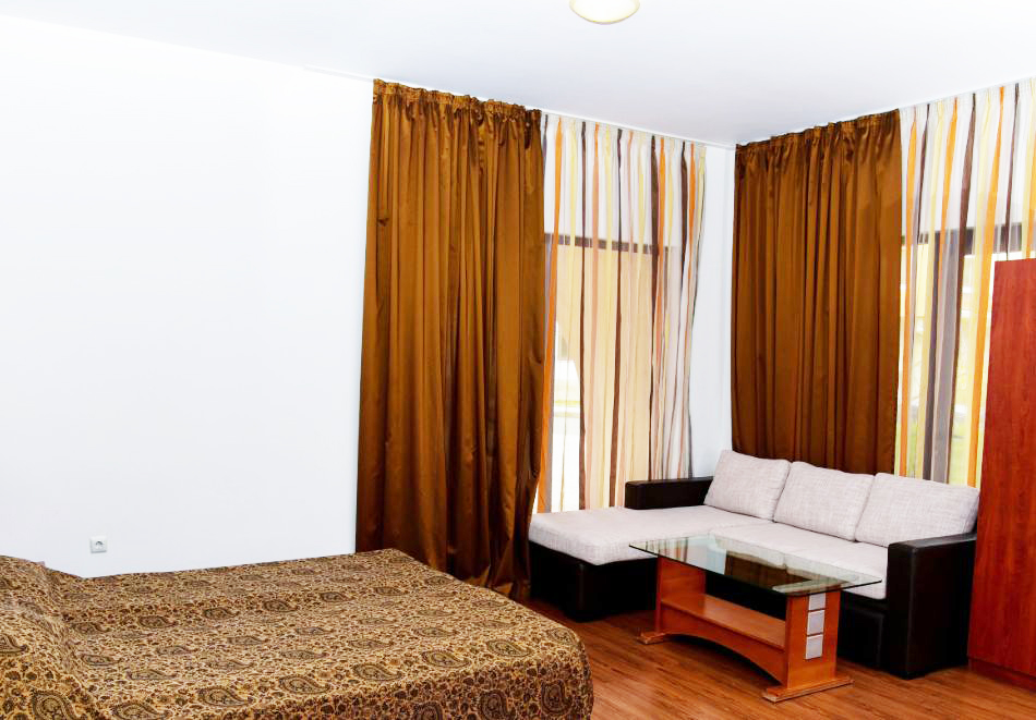 През Май и Юни на 1-ва линия в Ахелой! Нощувка със закуска 2-ма, 3-ма или 4-ма + басейн във ваканционно селище Марина Кейп. Дете до 12г. - безплатно, снимка 14