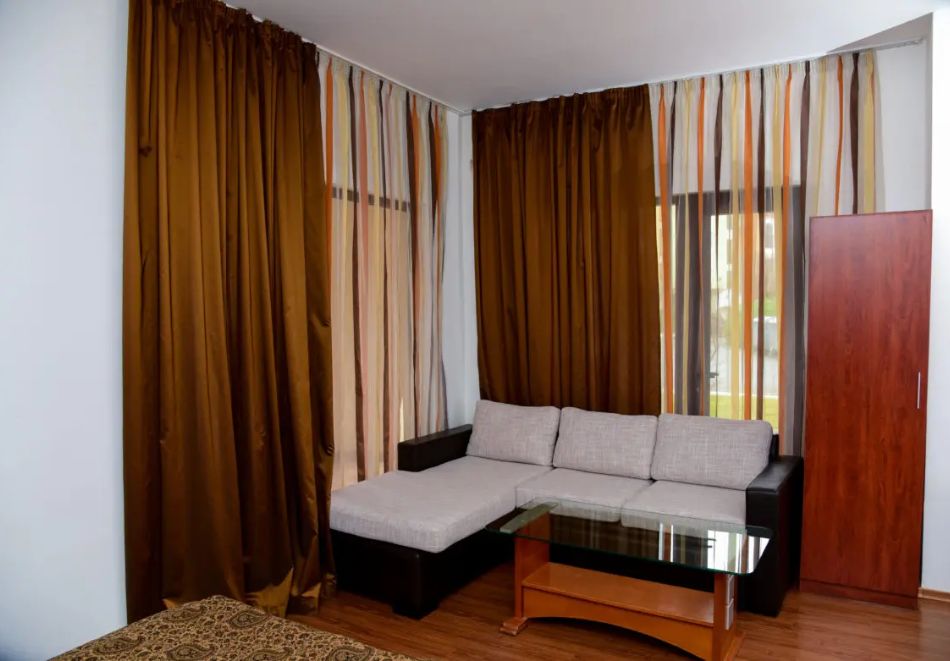 През Май и Юни на 1-ва линия в Ахелой! Нощувка със закуска 2-ма, 3-ма или 4-ма + басейн във ваканционно селище Марина Кейп. Дете до 12г. - безплатно, снимка 15