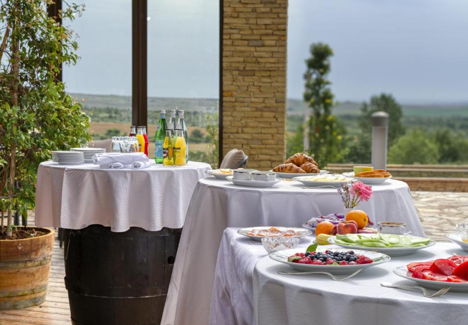 Бутиков хотел Соли Инвикто, с. Еленово, до Нова Загора, снимка 9