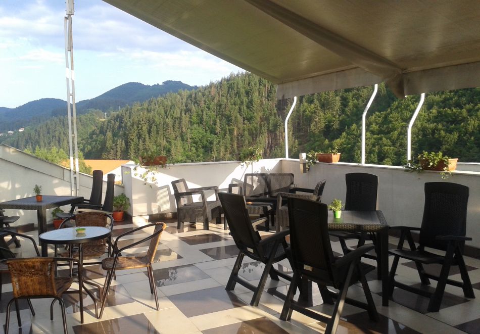 Нова година в Смолян! 2, 3 или 4 нощувки на човек със закуски и Празнична вечеря с програма и DJ в хотел Дикас, снимка 12