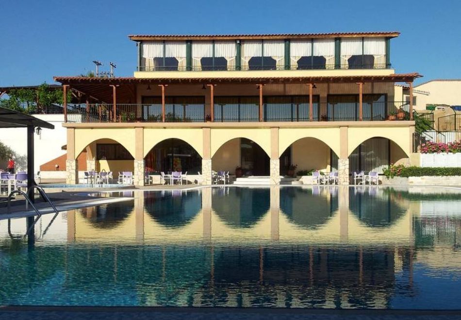 На първа линия в хотел Village Mare 4*, Метаморфоси , Гърция! Нощувка за ДВАМА на база All Inclusive + басейн. Дете до 13г. БЕЗПЛАТНО!, снимка 4