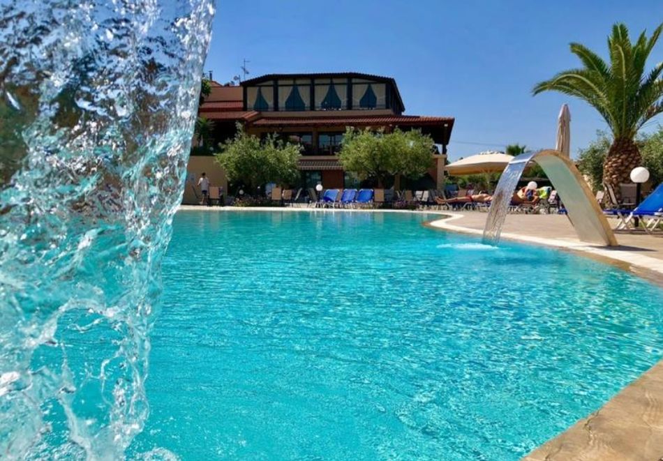 На първа линия в хотел Village Mare 4*, Метаморфоси , Гърция! Нощувка за ДВАМА на база All Inclusive + басейн. Дете до 13г. БЕЗПЛАТНО!, снимка 3