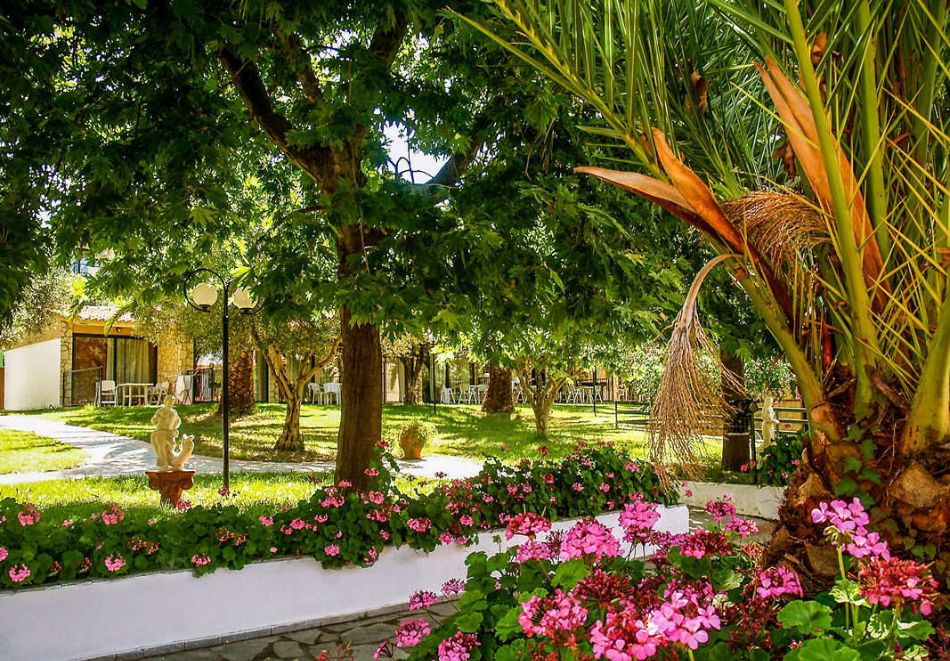 На първа линия в хотел Village Mare 4*, Метаморфоси , Гърция! Нощувка за ДВАМА на база All Inclusive + басейн. Дете до 13г. БЕЗПЛАТНО!, снимка 16