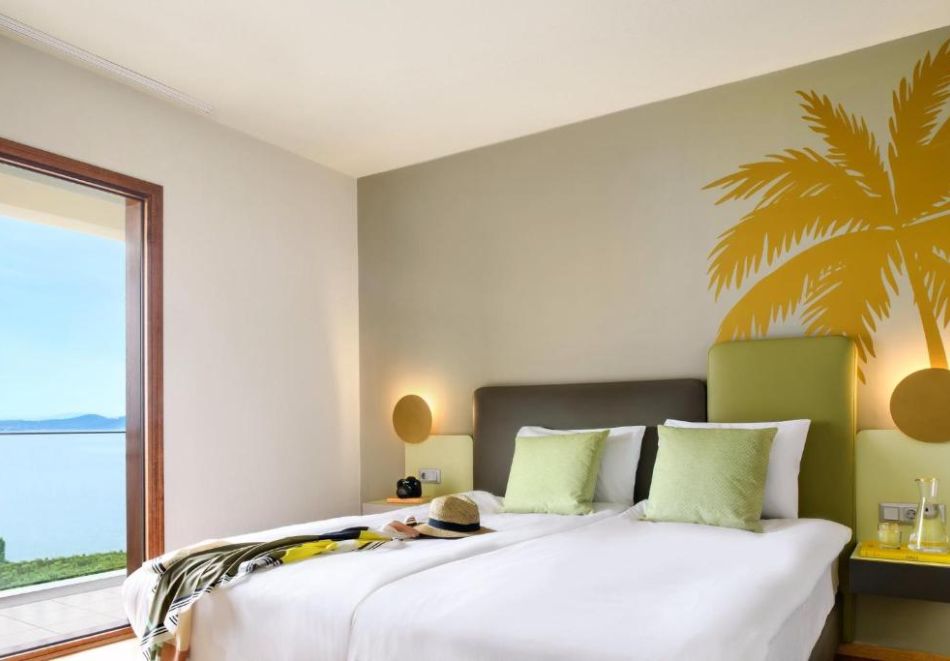 На първа линия през май в Урануполи, Гърция: Нощувка на човек на база All Inclusive + басейн в Akrathos Beach Hotel 4*. Безплатно дете до 6г., снимка 13