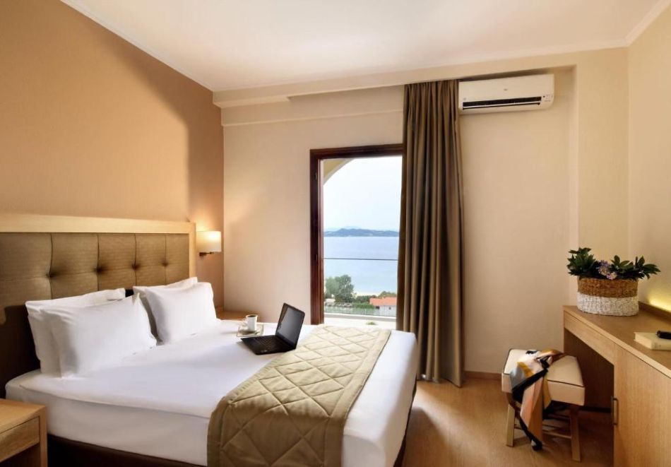 На първа линия през май в Урануполи, Гърция: Нощувка на човек на база All Inclusive + басейн в Akrathos Beach Hotel 4*. Безплатно дете до 6г., снимка 9