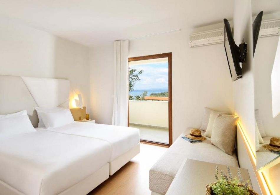 На първа линия през май в Урануполи, Гърция: Нощувка на човек на база All Inclusive + басейн в Akrathos Beach Hotel 4*. Безплатно дете до 6г., снимка 10