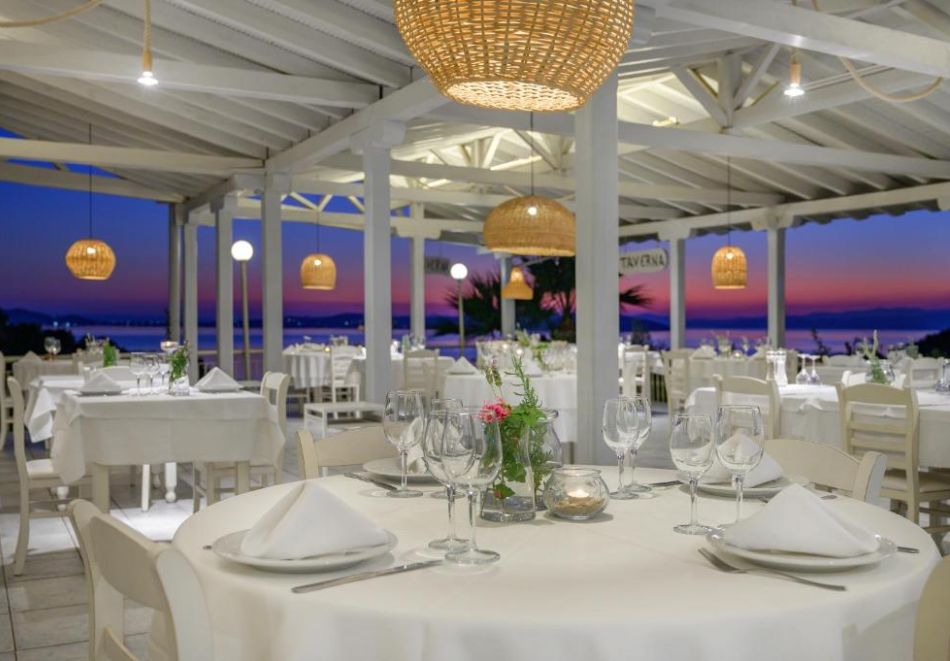 На първа линия през май в Урануполи, Гърция: Нощувка на човек на база All Inclusive + басейн в Akrathos Beach Hotel 4*. Безплатно дете до 6г., снимка 16