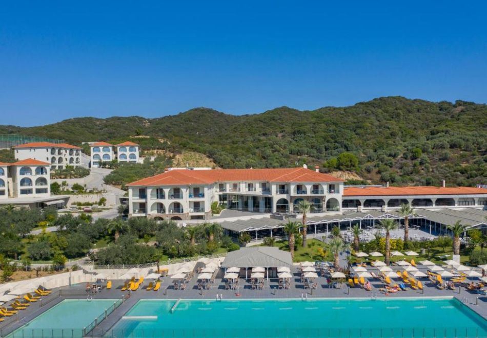 На първа линия през май в Урануполи, Гърция: Нощувка на човек на база All Inclusive + басейн в Akrathos Beach Hotel 4*. Безплатно дете до 6г., снимка 5