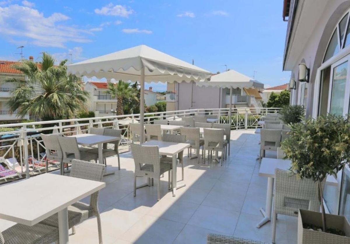 На 300м. от плажа в Ханиоти, Гърция: Нощувка на човек със закуска и възможност за вечеря + басейн в хотел Tropical****, снимка 12