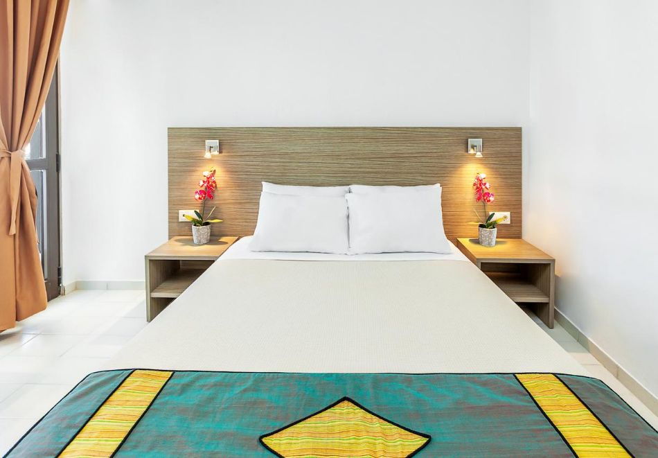 На първа линия в Xenios Dolphin Beach Hotel***, Касандра, Гърция! Нощувка за ДВАМА със закуска и вечеря + басейн, снимка 10