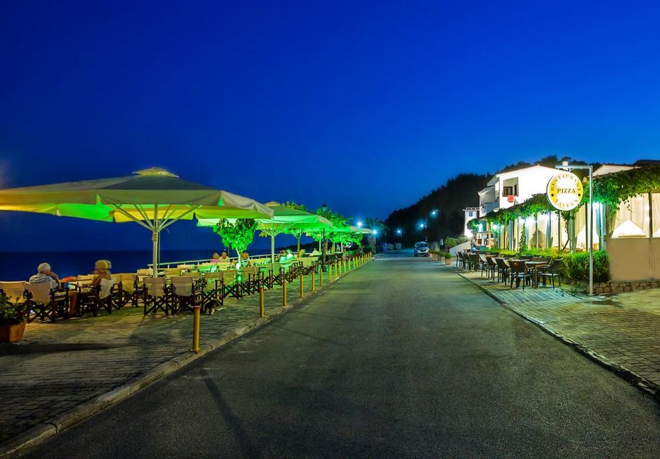 На първа линия в Xenios Dolphin Beach Hotel***, Касандра, Гърция! Нощувка за ДВАМА със закуска и вечеря + басейн, снимка 16