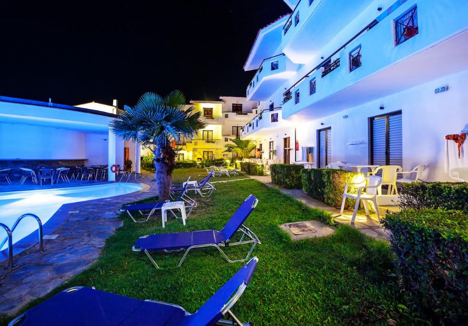 На първа линия в Xenios Dolphin Beach Hotel***, Касандра, Гърция! Нощувка за ДВАМА със закуска и вечеря + басейн, снимка 4