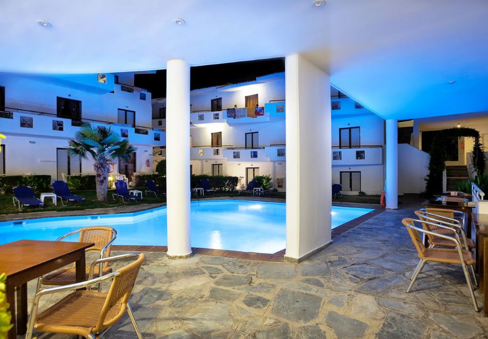 На първа линия в Xenios Dolphin Beach Hotel***, Касандра, Гърция! Нощувка за ДВАМА със закуска и вечеря + басейн, снимка 5