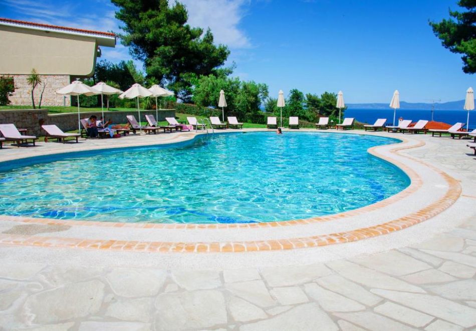 Ранни записвания в Криопиги, Касандра, Гърция: Нощувка за двама + две деца със закуска в апартамент в Alkion Hotel****, снимка 4