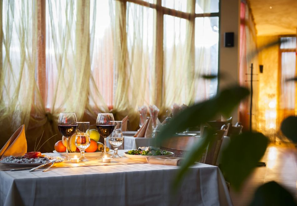 Нова година в Смолян! 2, 3 или 4 нощувки на човек със закуски и Празнична вечеря с програма и DJ в хотел Дикас, снимка 10