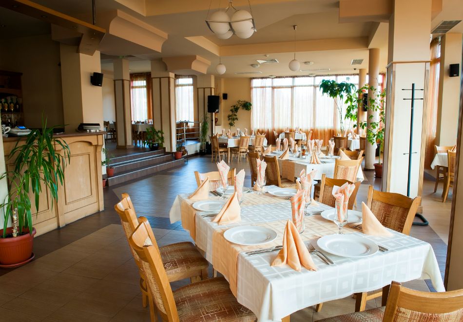 Нова година в Смолян! 2, 3 или 4 нощувки на човек със закуски и Празнична вечеря с програма и DJ в хотел Дикас, снимка 9