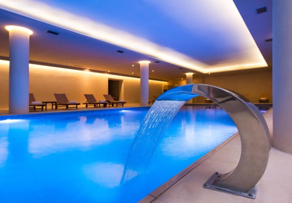 На първа линия в Криопиги, Гърция: Нощувка на човек със закуска и вечеря + басейн и частен плаж с чадър и шезлонг в Kassandra Palace Seaside Resort*****, снимка 6