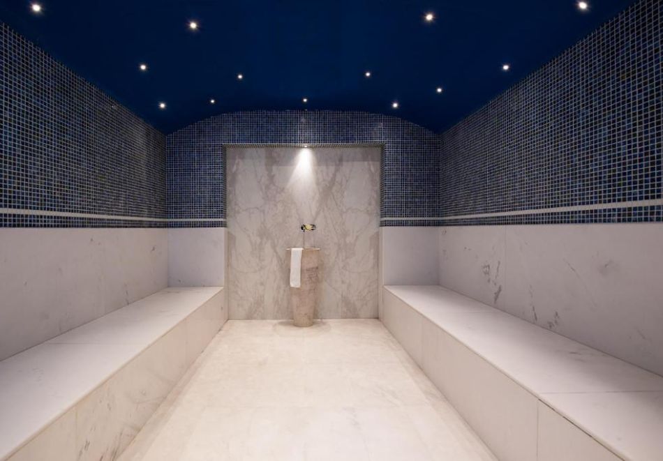 На първа линия в Криопиги, Гърция: Нощувка на човек със закуска и вечеря + басейн и частен плаж с чадър и шезлонг в Kassandra Palace Seaside Resort*****, снимка 10