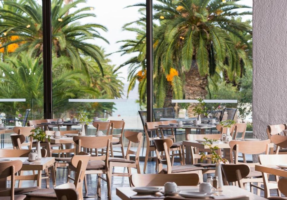 На първа линия в Криопиги, Гърция: Нощувка на човек със закуска и вечеря + басейн и частен плаж с чадър и шезлонг в Kassandra Palace Seaside Resort*****, снимка 18