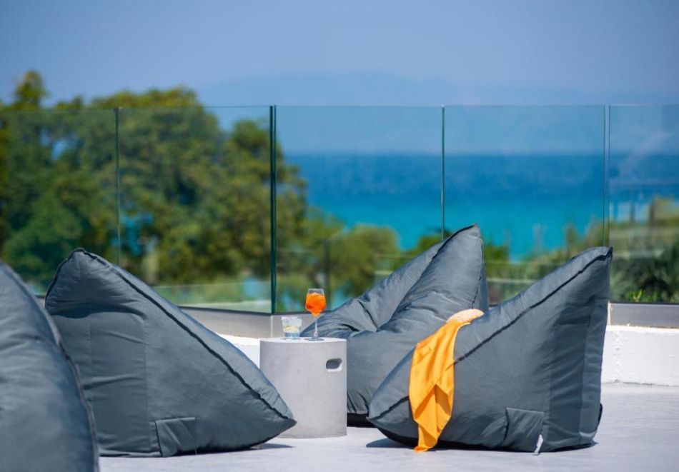 На първа линия в Криопиги, Гърция: Нощувка на човек със закуска и вечеря + басейн и частен плаж с чадър и шезлонг в Kassandra Palace Seaside Resort*****, снимка 8