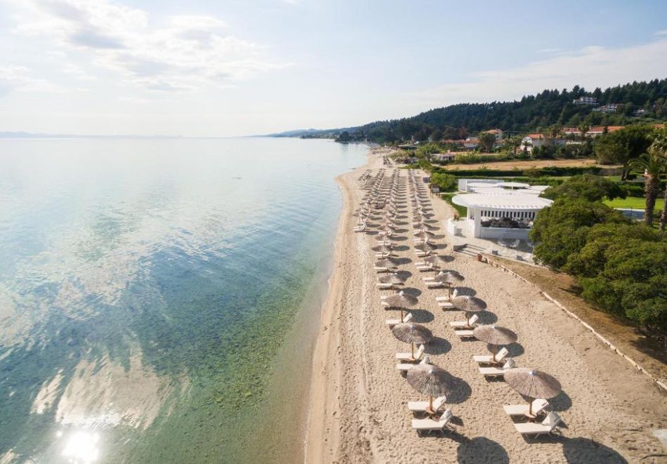 На първа линия в Криопиги, Гърция: Нощувка на човек със закуска и вечеря + басейн и частен плаж с чадър и шезлонг в Kassandra Palace Seaside Resort*****, снимка 22