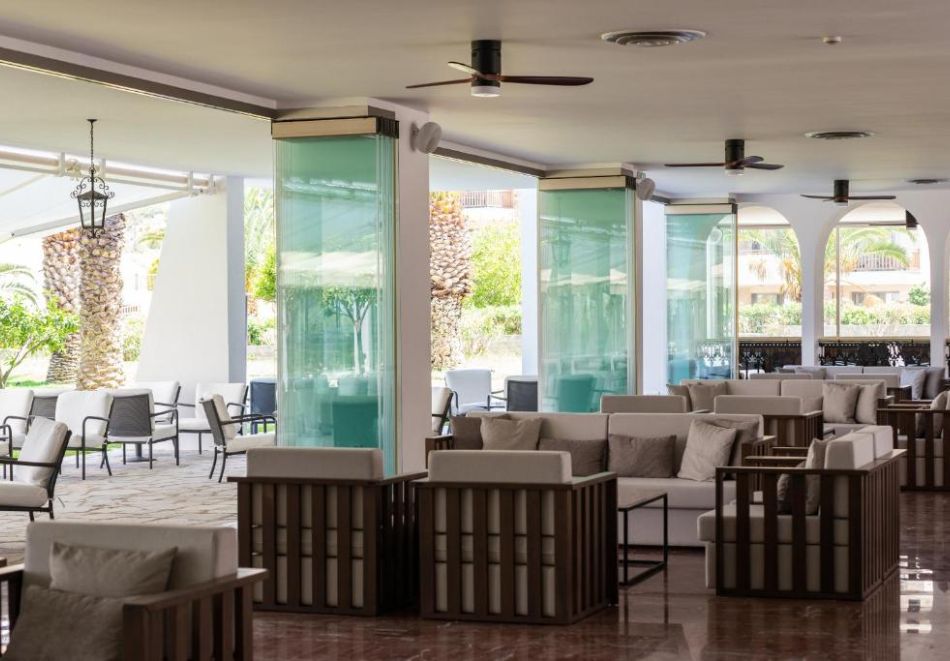 На първа линия в Криопиги, Гърция: Нощувка на човек със закуска и вечеря + басейн и частен плаж с чадър и шезлонг в Kassandra Palace Seaside Resort*****, снимка 16