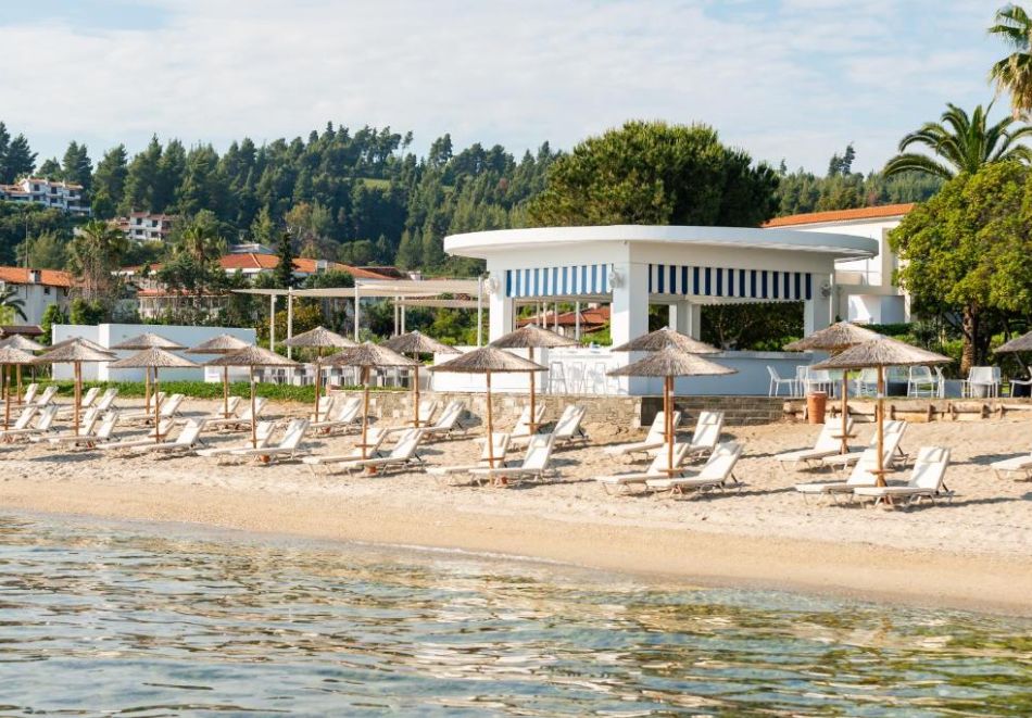 На първа линия в Криопиги, Гърция: Нощувка на човек със закуска и вечеря + басейн и частен плаж с чадър и шезлонг в Kassandra Palace Seaside Resort*****, снимка 20